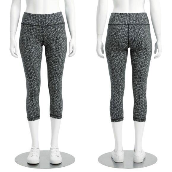 L.L. Bean Gray Geometric Carbon Capri Leggings Sz XS | UPF 50+ Activewear - Picture 4 of 10